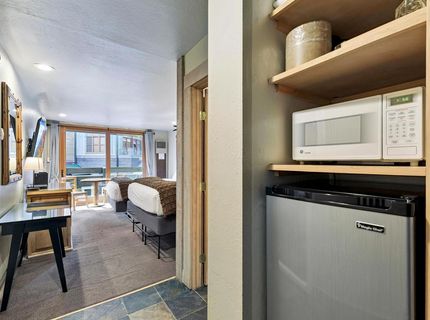 2000 North Village Drive, Truckee, CA 96161 Photo