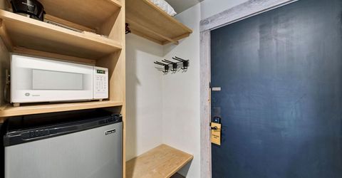 2000 North Village Drive, Truckee, CA 96161 Photo