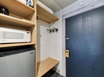 2000 North Village Drive, Truckee, CA 96161 Photo