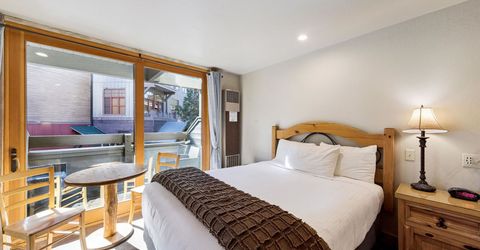 2000 North Village Drive, Truckee, CA 96161 Photo