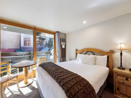 2000 North Village Drive, Truckee, CA 96161 Photo