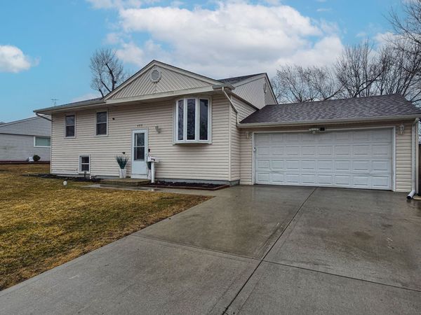 400 Country Lane, Streamwood, IL 60107