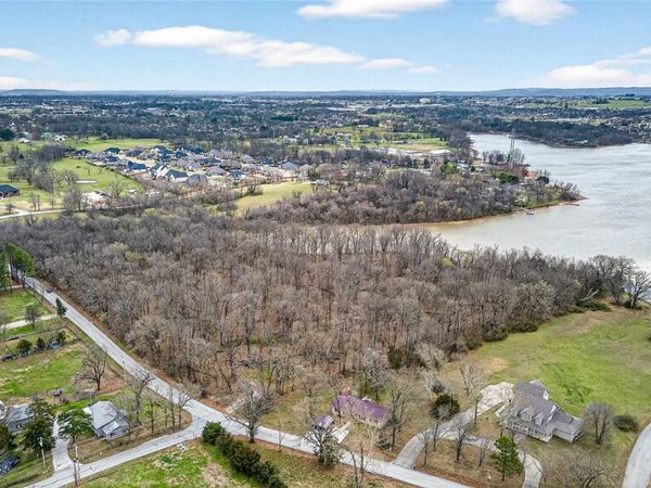 E Lake Road, Elm Springs, AR 72762