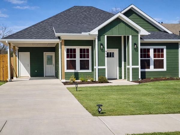 909 W Walker Street, Denison, TX 75020