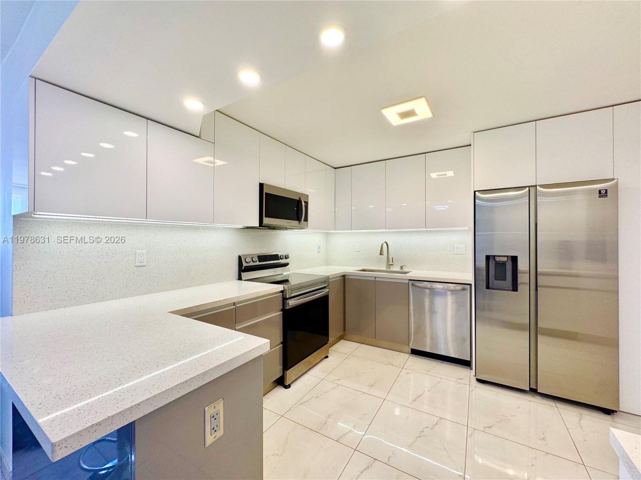 250 174th St, Unit 2212, Sunny Isles Beach, FL 33160 Photo