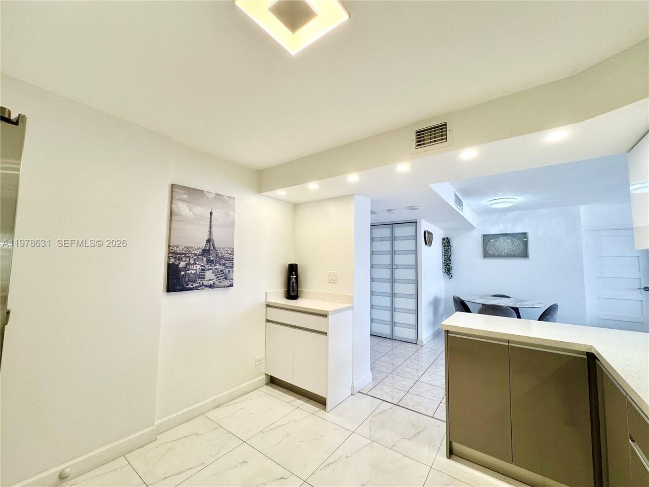 250 174th St, Unit 2212, Sunny Isles Beach, FL 33160 Photo
