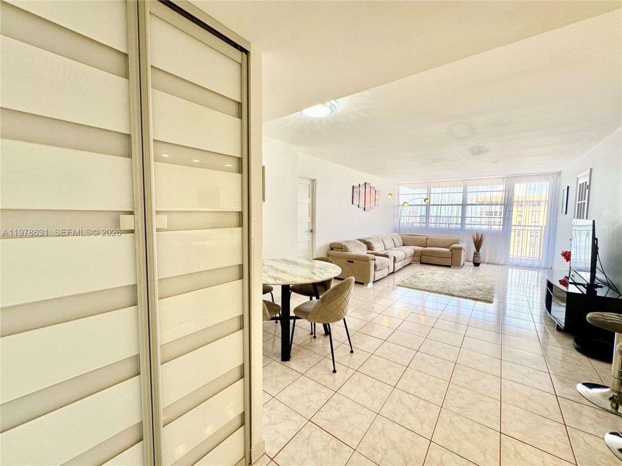 250 174th St, Unit 2212, Sunny Isles Beach, FL 33160 Photo