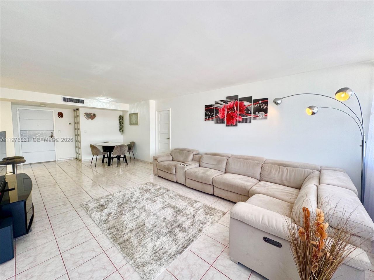 250 174th St, Unit 2212, Sunny Isles Beach, FL 33160 Photo