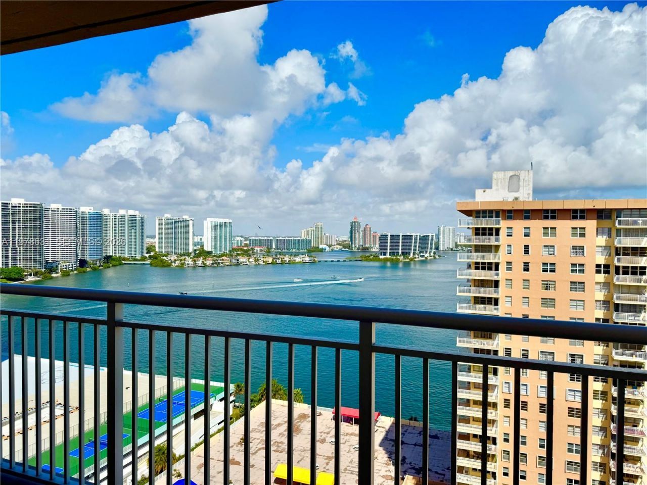 250 174th St, Unit 2212, Sunny Isles Beach, FL 33160 Photo