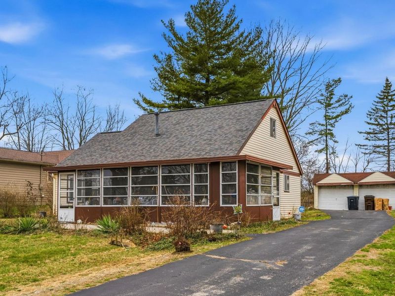 1264 W Choctaw Drive, London, OH 43140 Photo 1