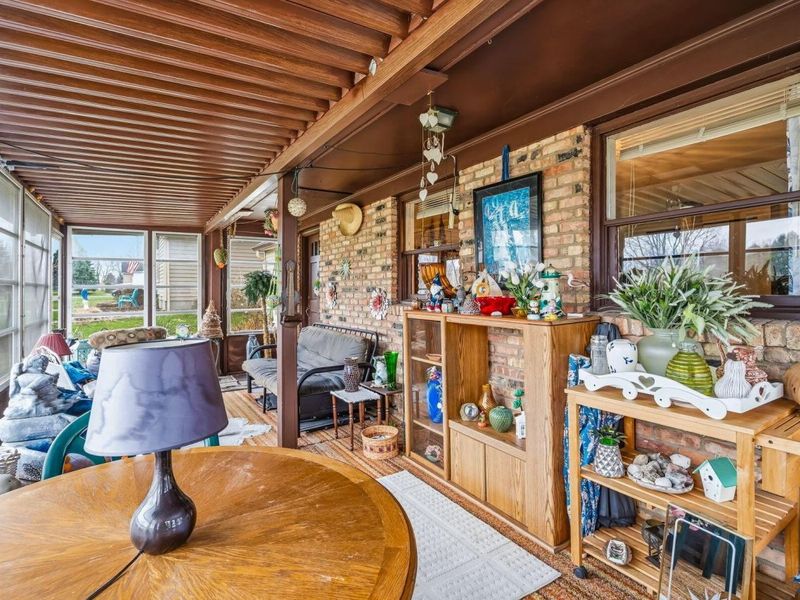 1264 W Choctaw Drive, London, OH 43140 Photo 3