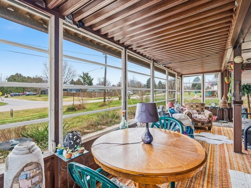 1264 W Choctaw Drive, London, OH 43140 Photo 5