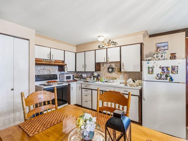 1264 W Choctaw Drive, London, OH 43140 Photo 7