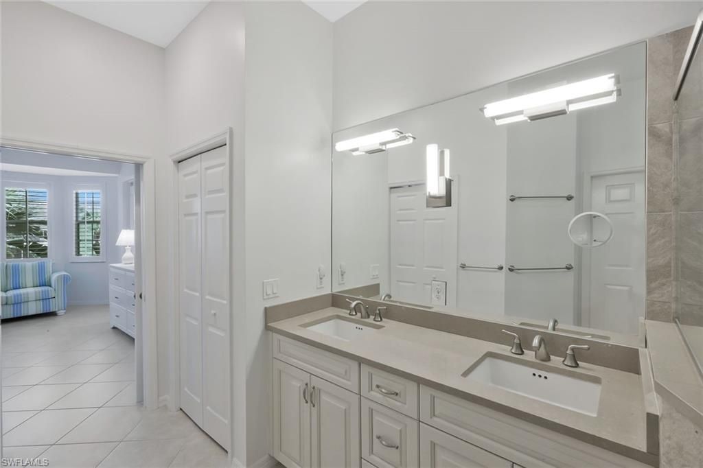 5095 Yacht Harbor Dr, Unit 203, Naples, FL 34112 Photo