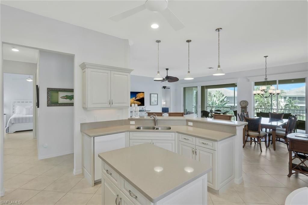 5095 Yacht Harbor Dr, Unit 203, Naples, FL 34112 Photo