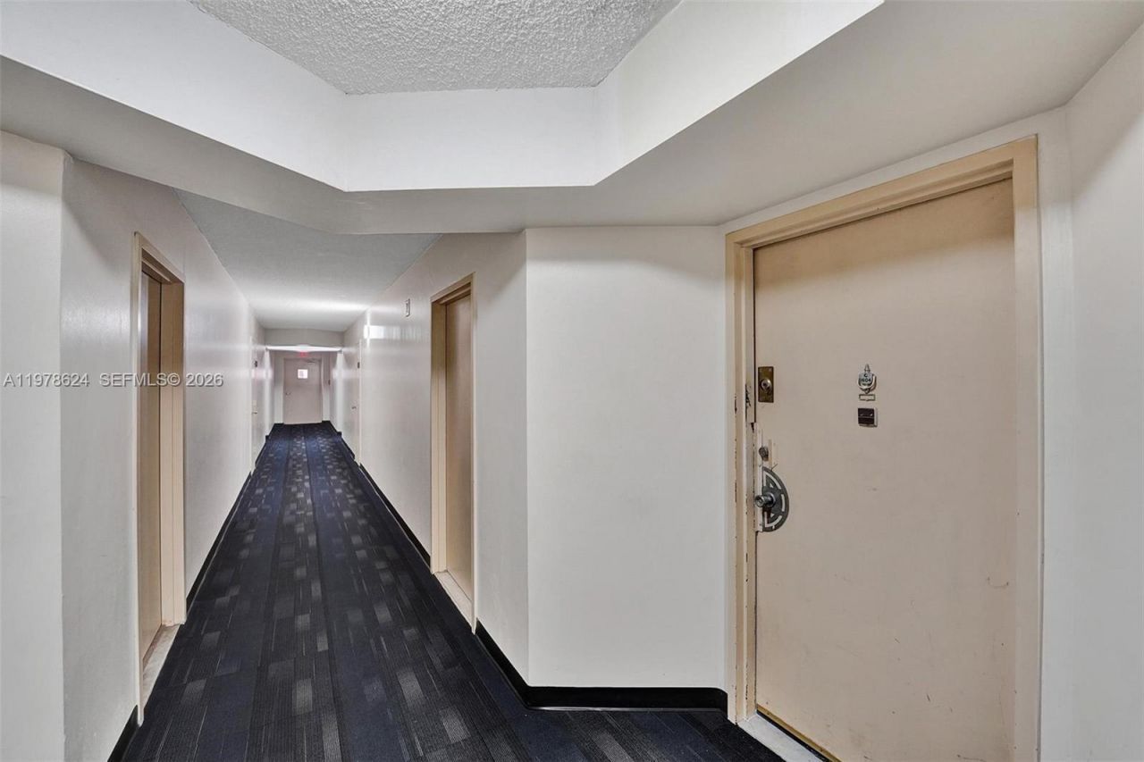 1351 NE Miami Gardens Dr, Unit 1604E, Miami, FL 33179 Photo