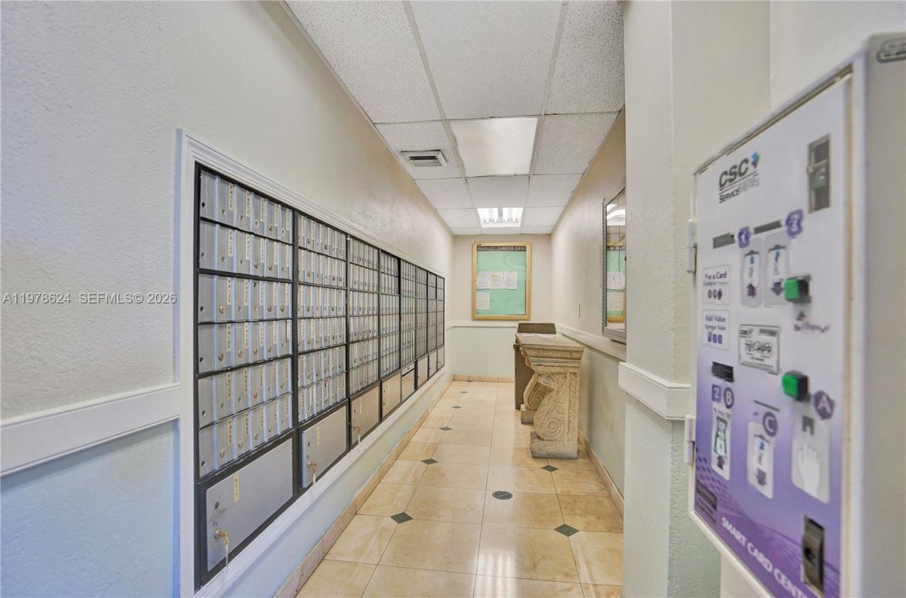 1351 NE Miami Gardens Dr, Unit 1604E, Miami, FL 33179 Photo