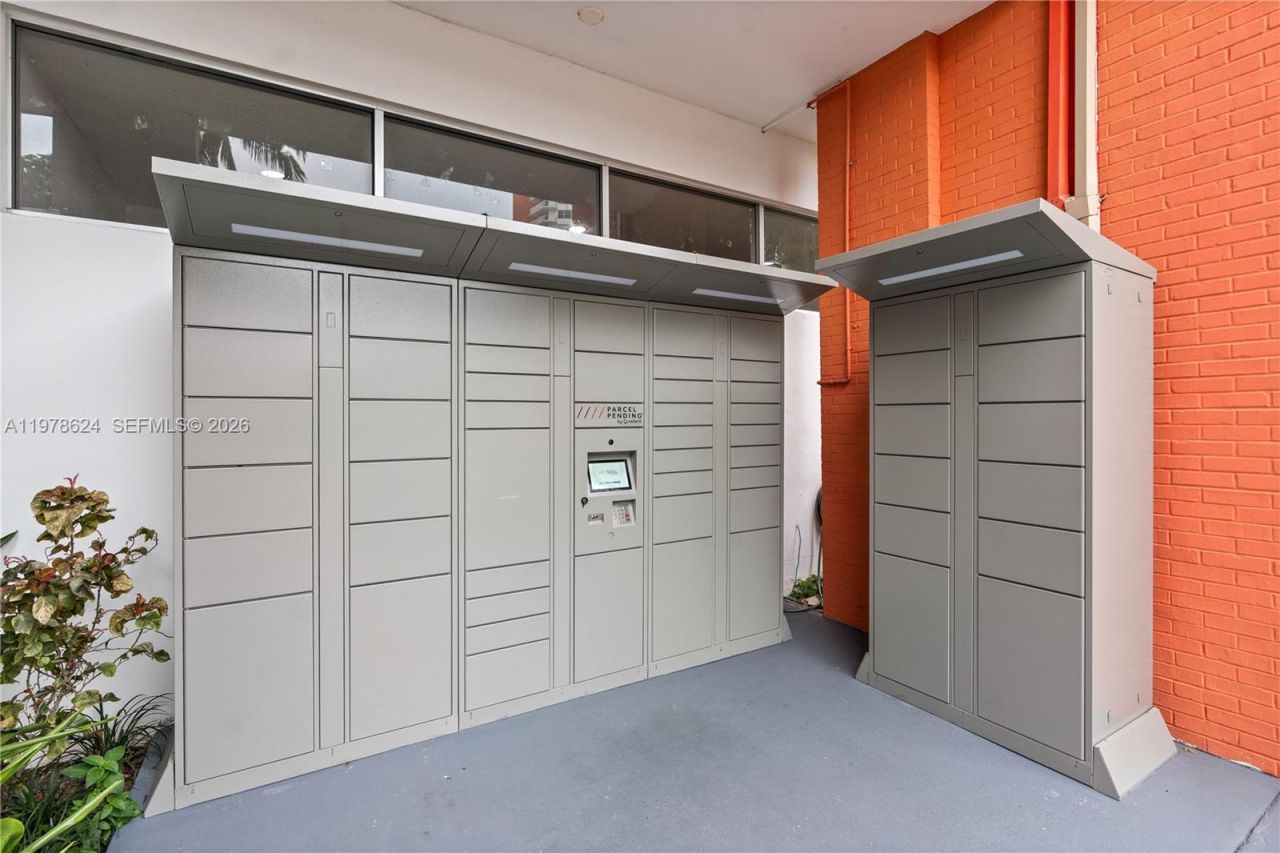 1351 NE Miami Gardens Dr, Unit 1604E, Miami, FL 33179 Photo