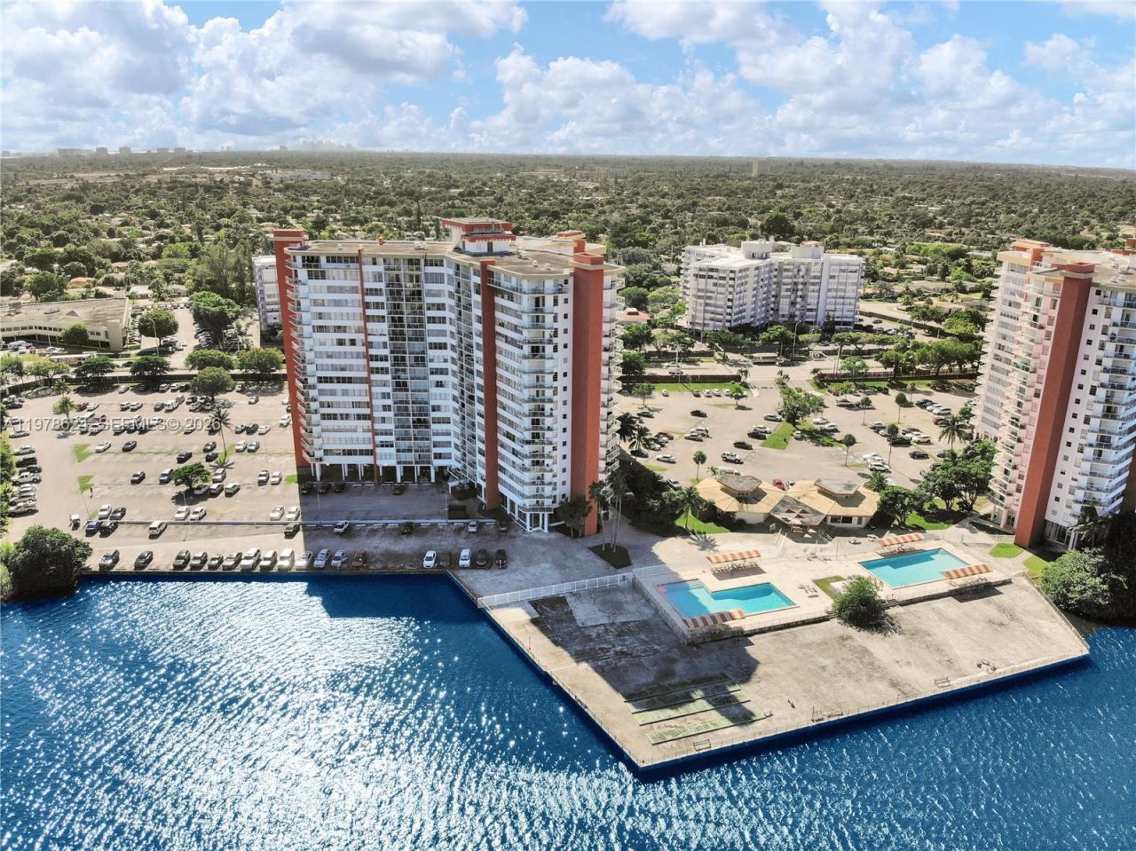 1351 NE Miami Gardens Dr, Unit 1604E, Miami, FL 33179 Photo