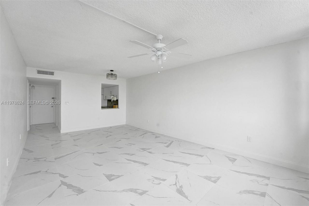 1351 NE Miami Gardens Dr, Unit 1604E, Miami, FL 33179 Photo