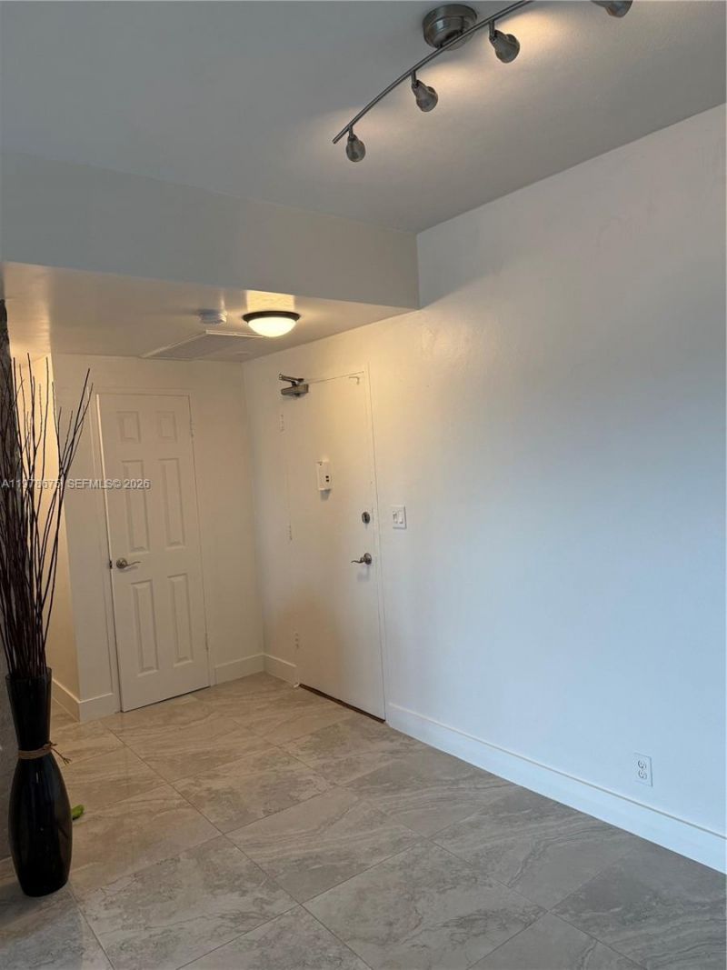 880 NE 69th St, Unit 5Q, Miami, FL 33138 Photo