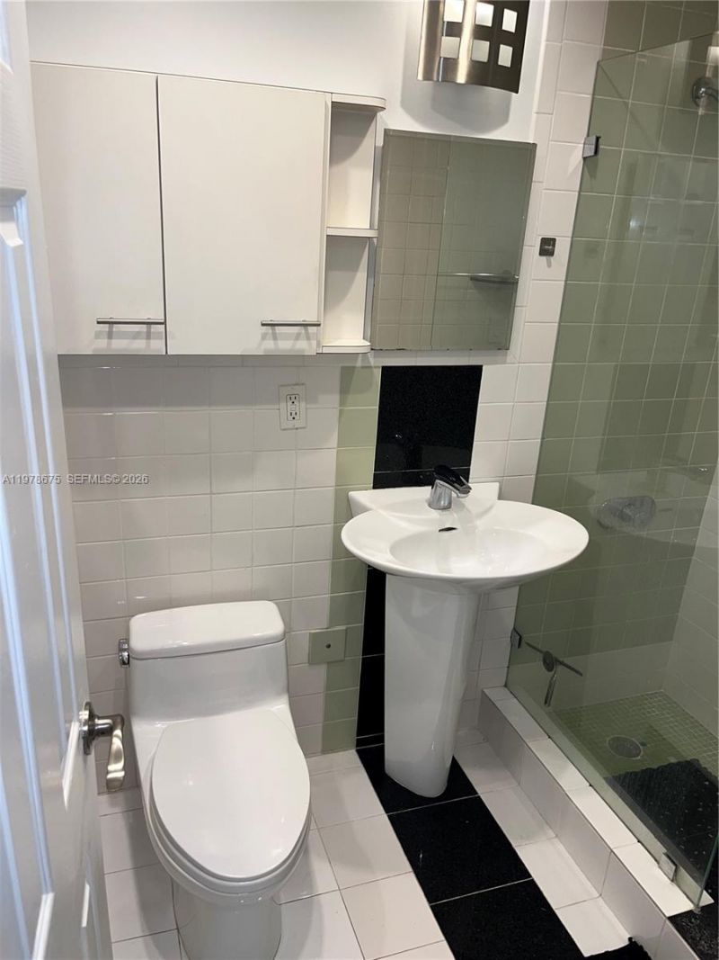 880 NE 69th St, Unit 5Q, Miami, FL 33138 Photo