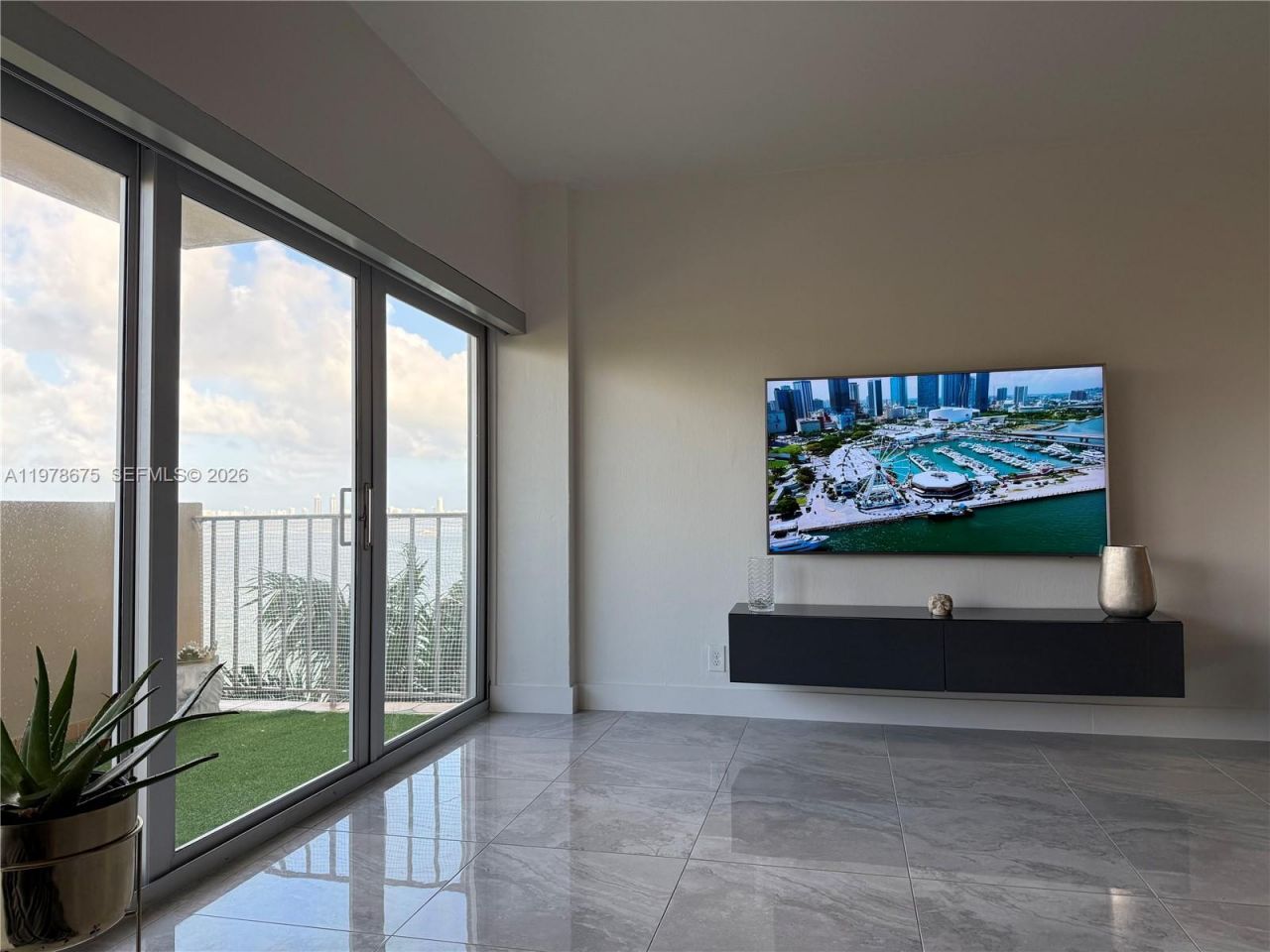 880 NE 69th St, Unit 5Q, Miami, FL 33138 Photo
