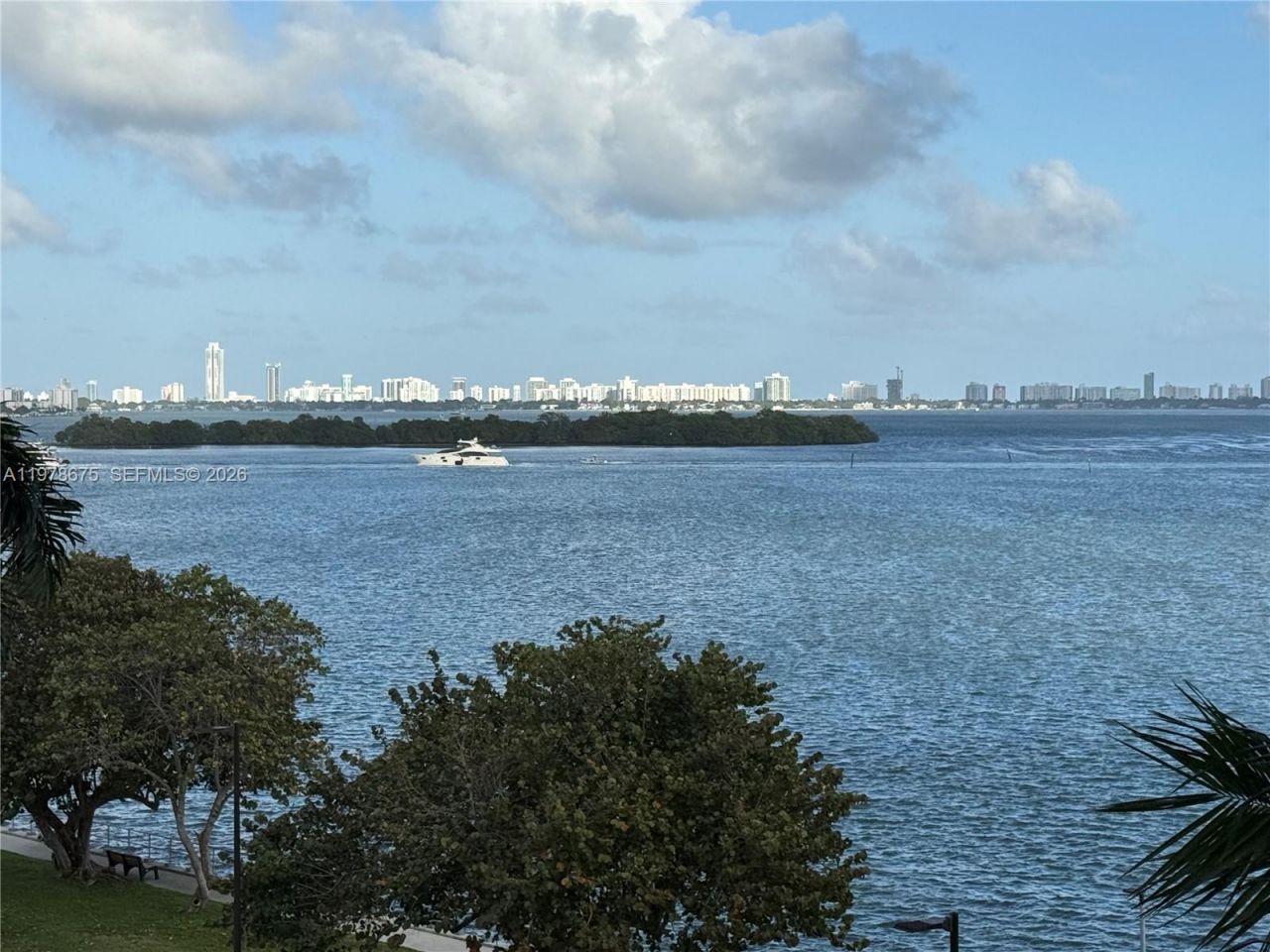 880 NE 69th St , Unit 5Q, Miami, FL 33138 Photo