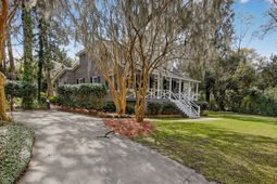 104 Dukes Court photo 4