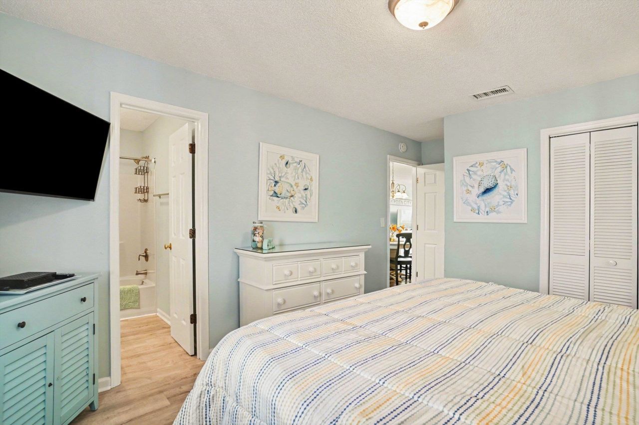 1425 N Waccamaw Dr. Photo 18