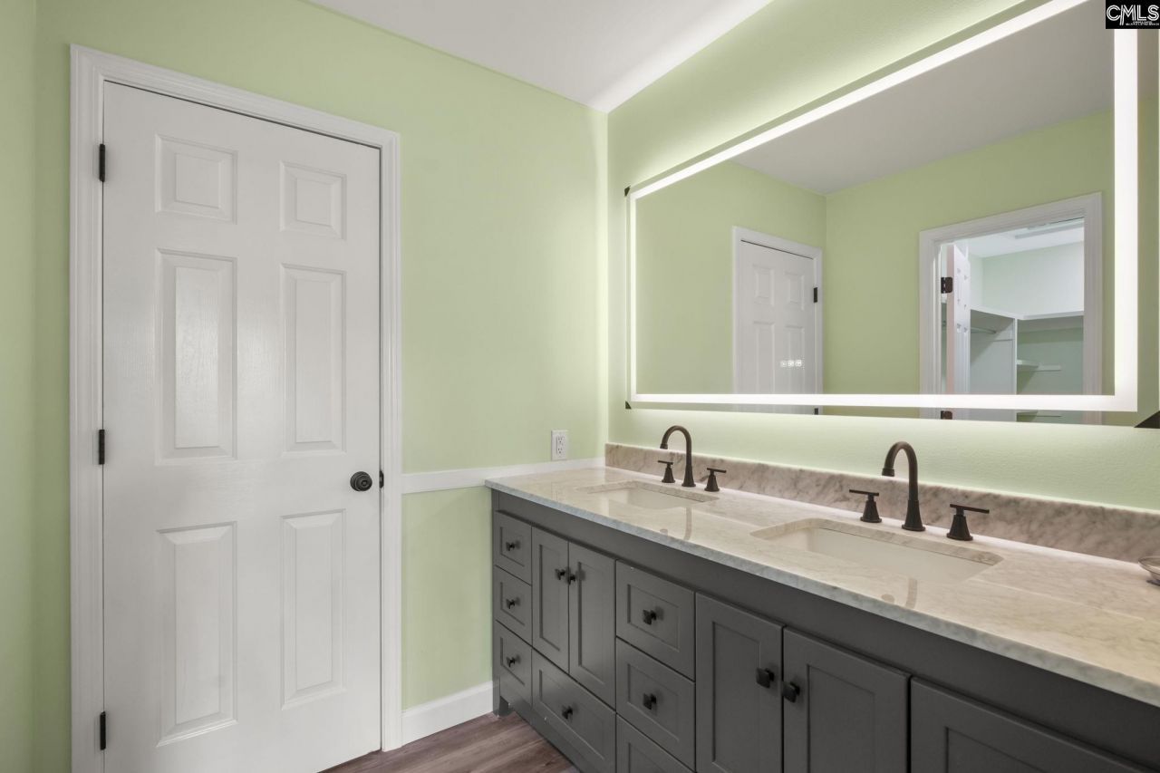 135 Litchfield Court  Photo 16