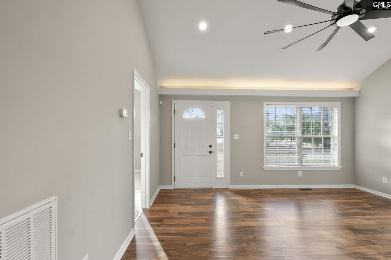 135 Litchfield Court  Photo 4