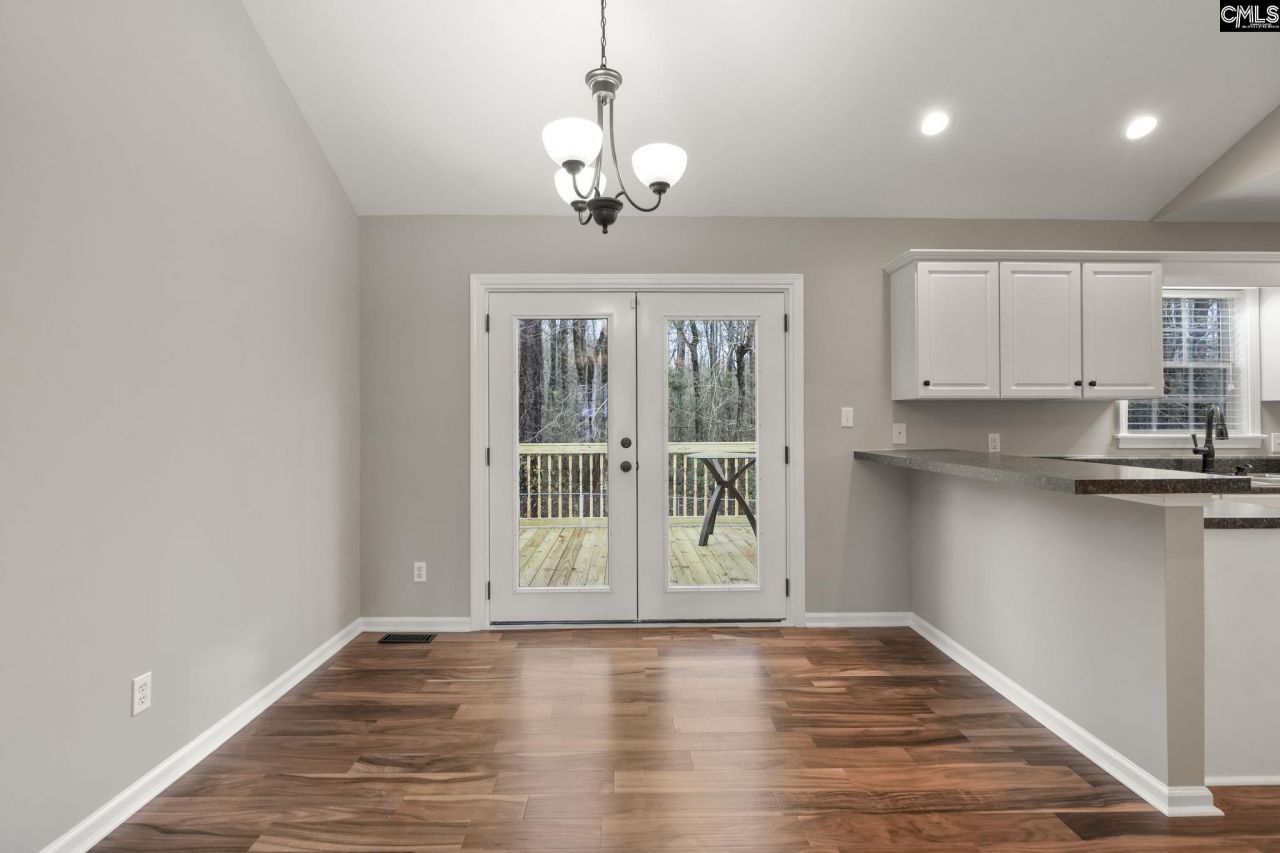 135 Litchfield Court  Photo 7