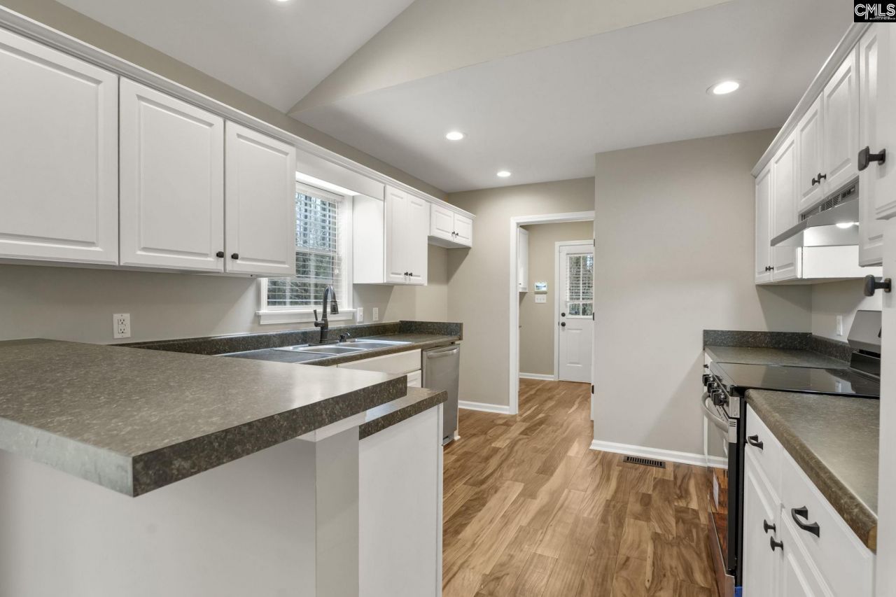 135 Litchfield Court  Photo 8