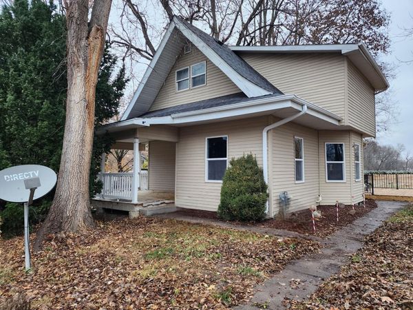 904 W 8TH, Muscatine, IA 52761