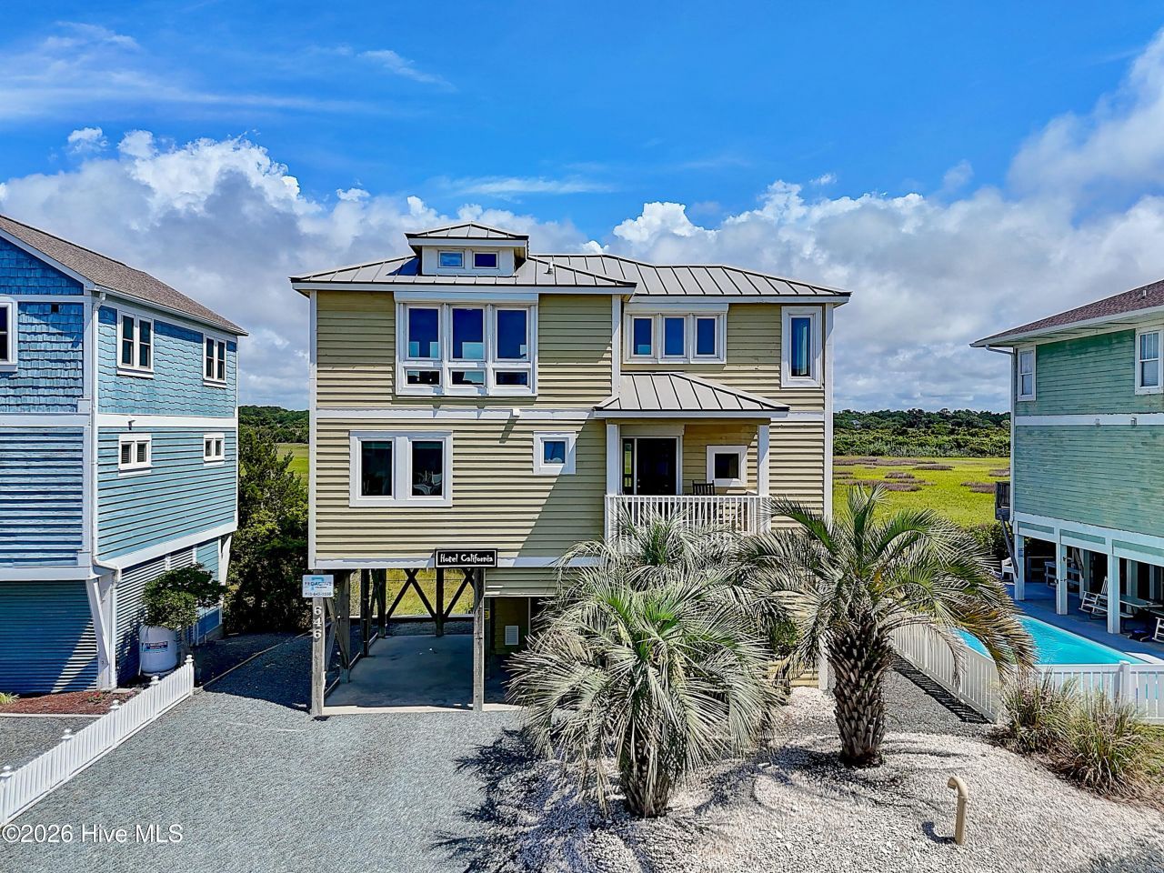 646 Ocean Boulevard W, Holden Beach, NC 28462 Main Photo