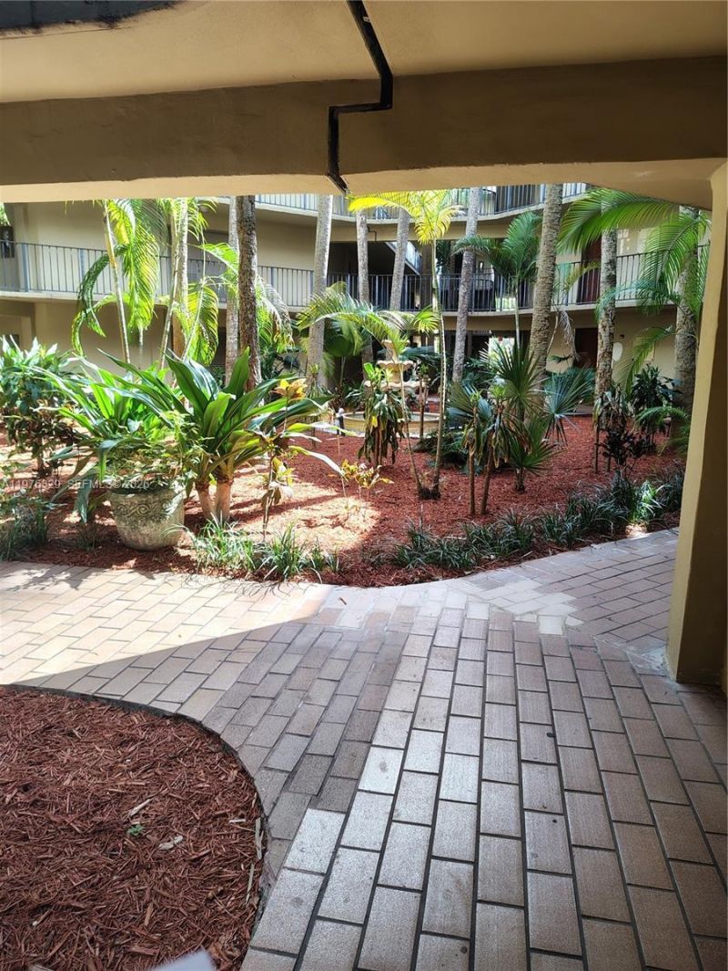 8635 NW 8th St, Unit 116, Miami, FL 33126 Photo