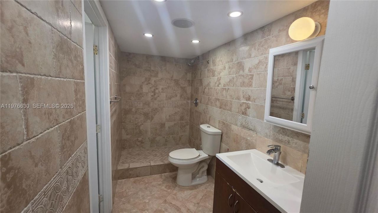 1301 NE Miami Gardens Dr, Unit 221W, Miami, FL 33179 Photo