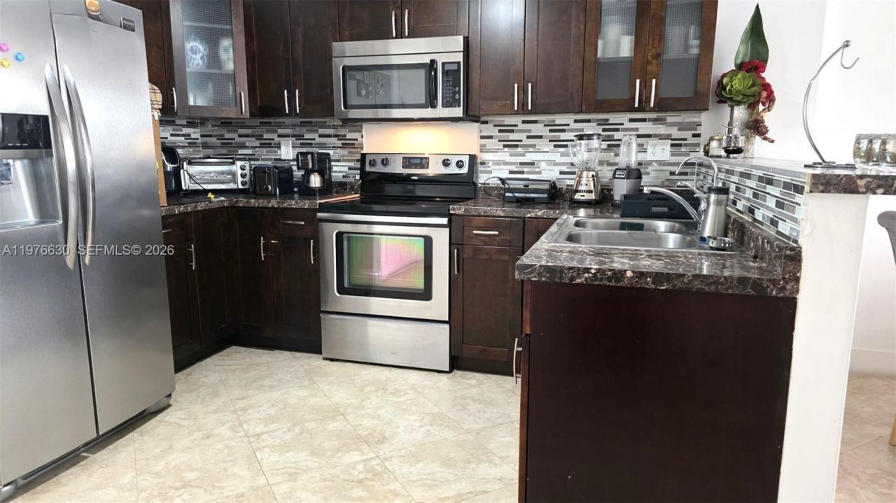 1301 NE Miami Gardens Dr, Unit 221W, Miami, FL 33179 Photo