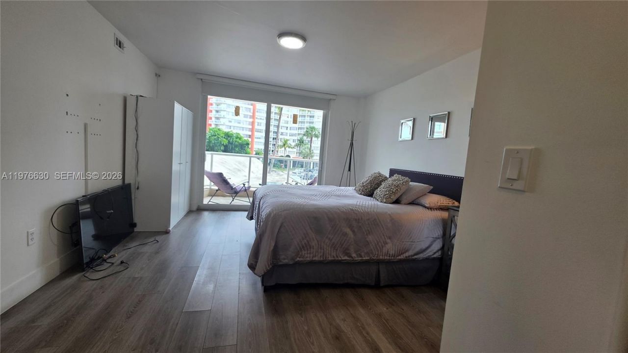 1301 NE Miami Gardens Dr, Unit 221W, Miami, FL 33179 Photo