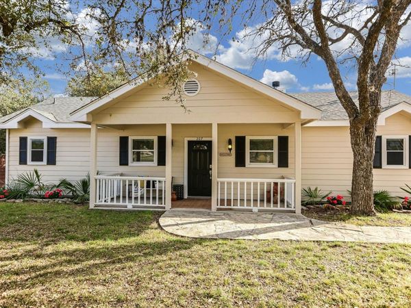 207 River Oaks DR, Wimberley, TX 78676