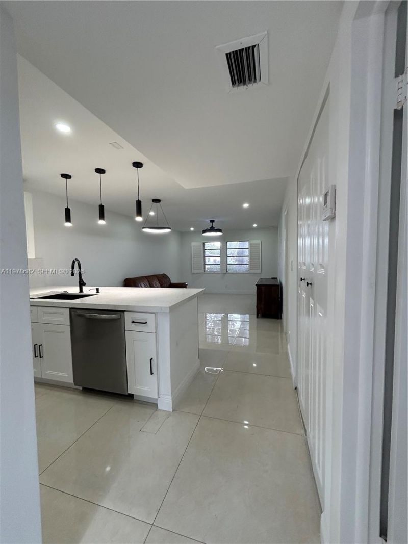 300 Berkley Rd , Unit 108, Hollywood, FL 33024 Photo