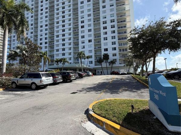500 Bayview Dr , Unit 218, Sunny Isles Beach, FL 33160