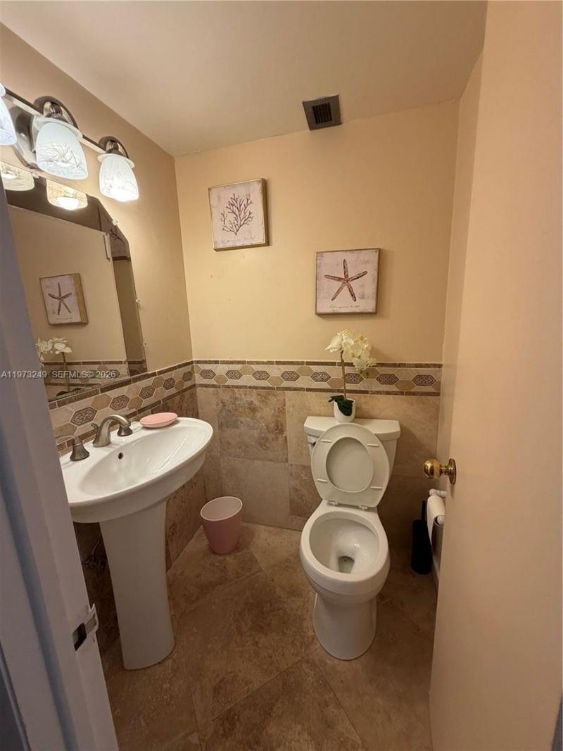 500 Bayview Dr , Unit 218, Sunny Isles Beach, FL 33160 Photo