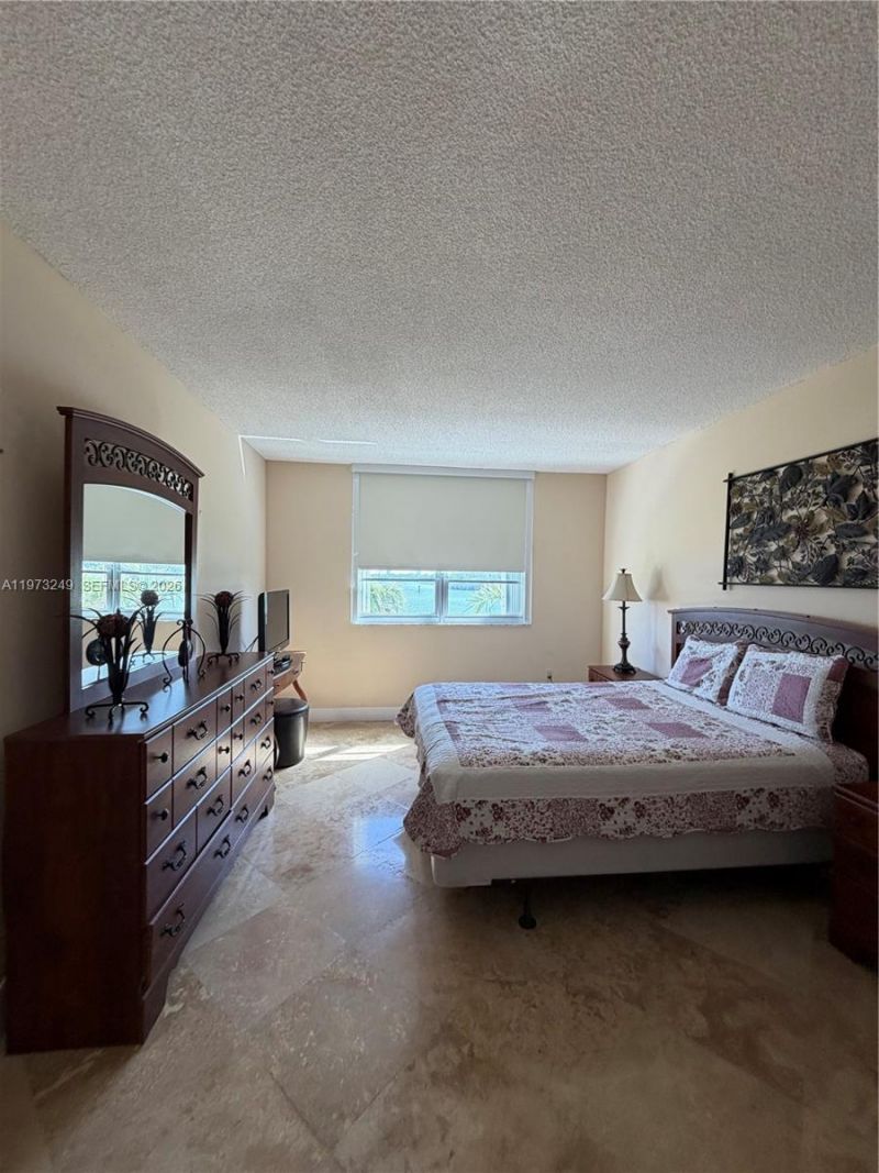 500 Bayview Dr , Unit 218, Sunny Isles Beach, FL 33160 Photo