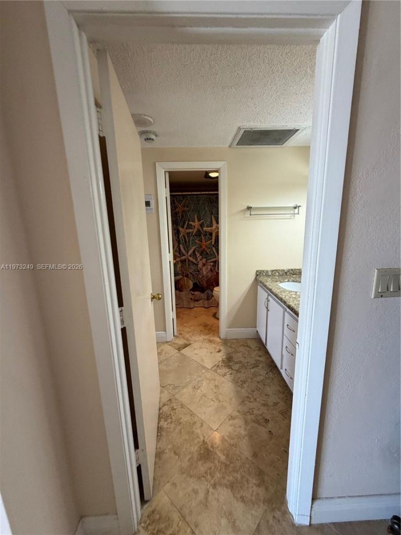 500 Bayview Dr , Unit 218, Sunny Isles Beach, FL 33160 Photo