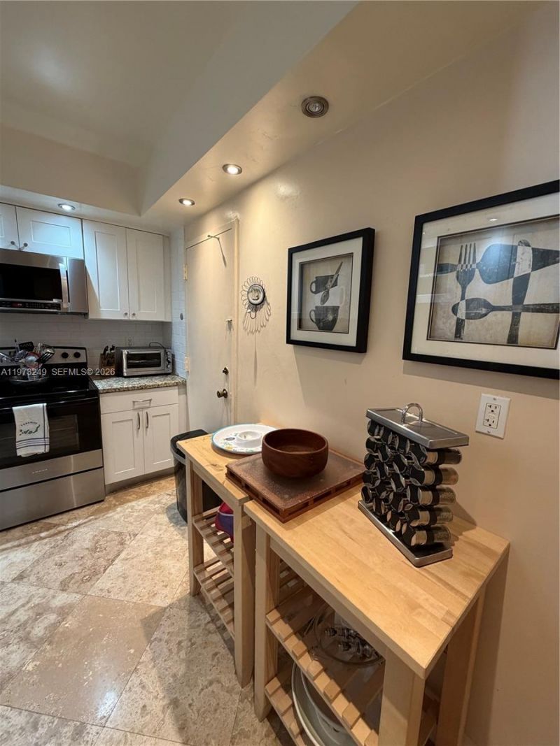 500 Bayview Dr , Unit 218, Sunny Isles Beach, FL 33160 Photo