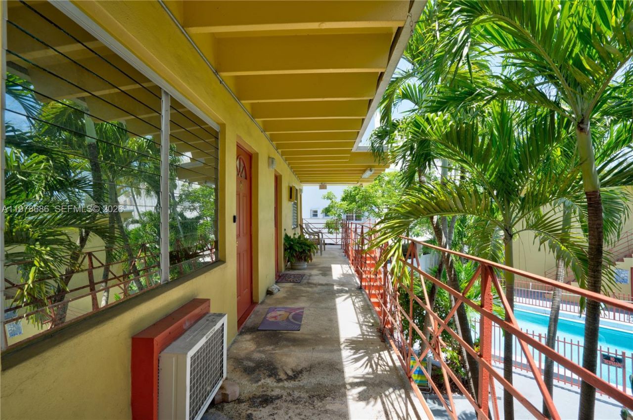 12195 W Dixie Hwy 6e Hwy , Unit 6E, North Miami, FL 33161 Photo