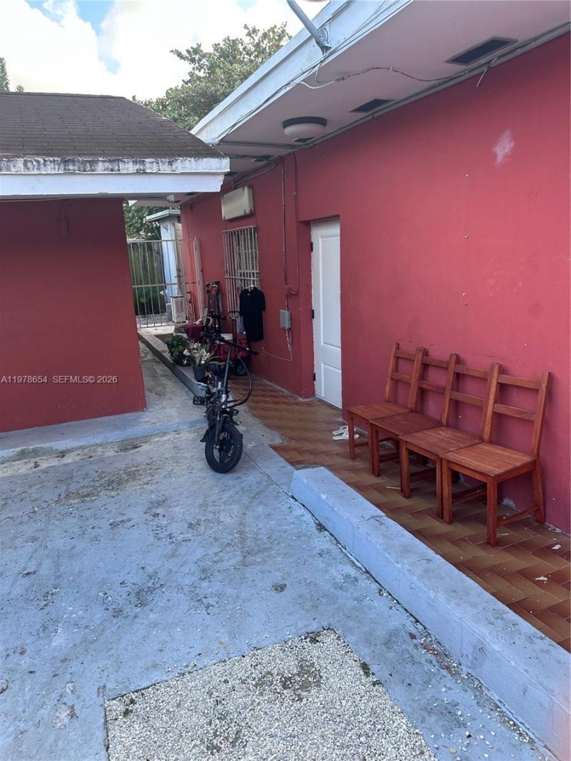 324 NW 47th St , Miami, FL 33127 Photo