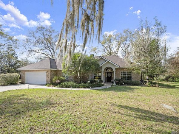 39797 River Oaks Dr, Ponchatoula, LA 70454